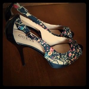 Guess vintage flower pattern heels